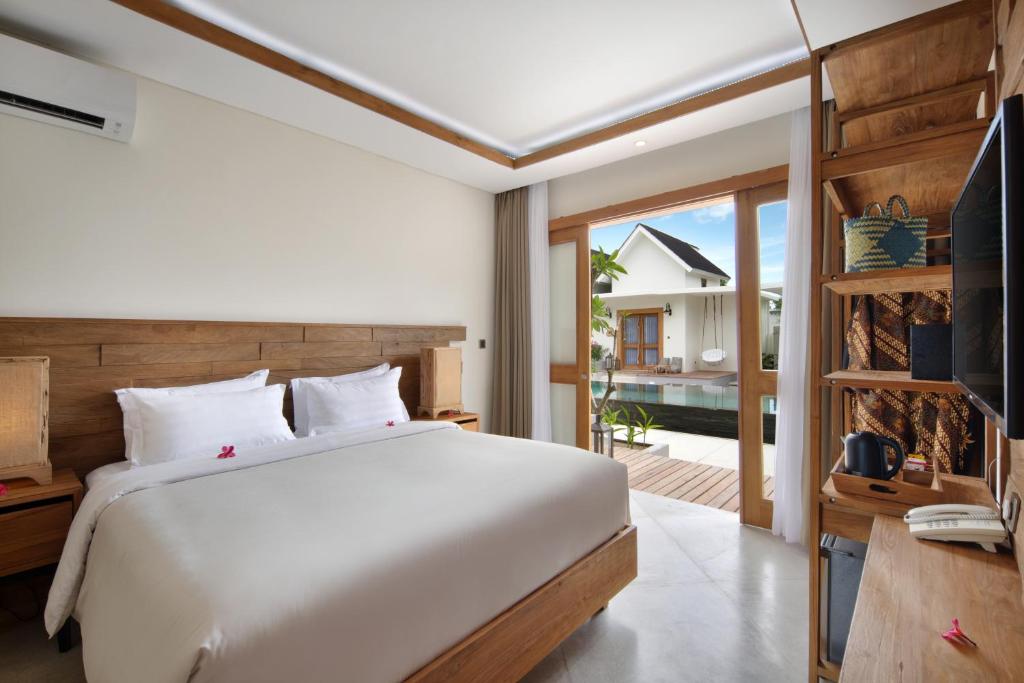 DELUXE QUEEN | SHARED QUEEN BED