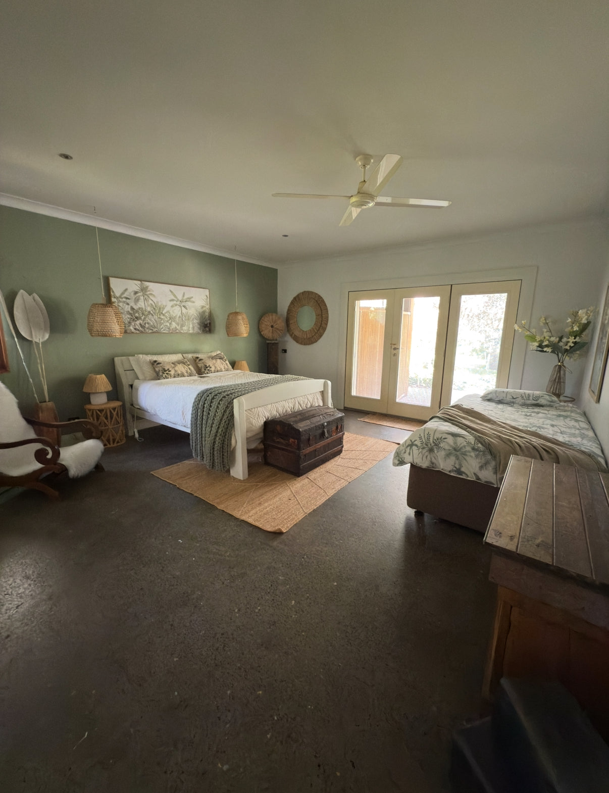 White Lotus Room | Queen Bed