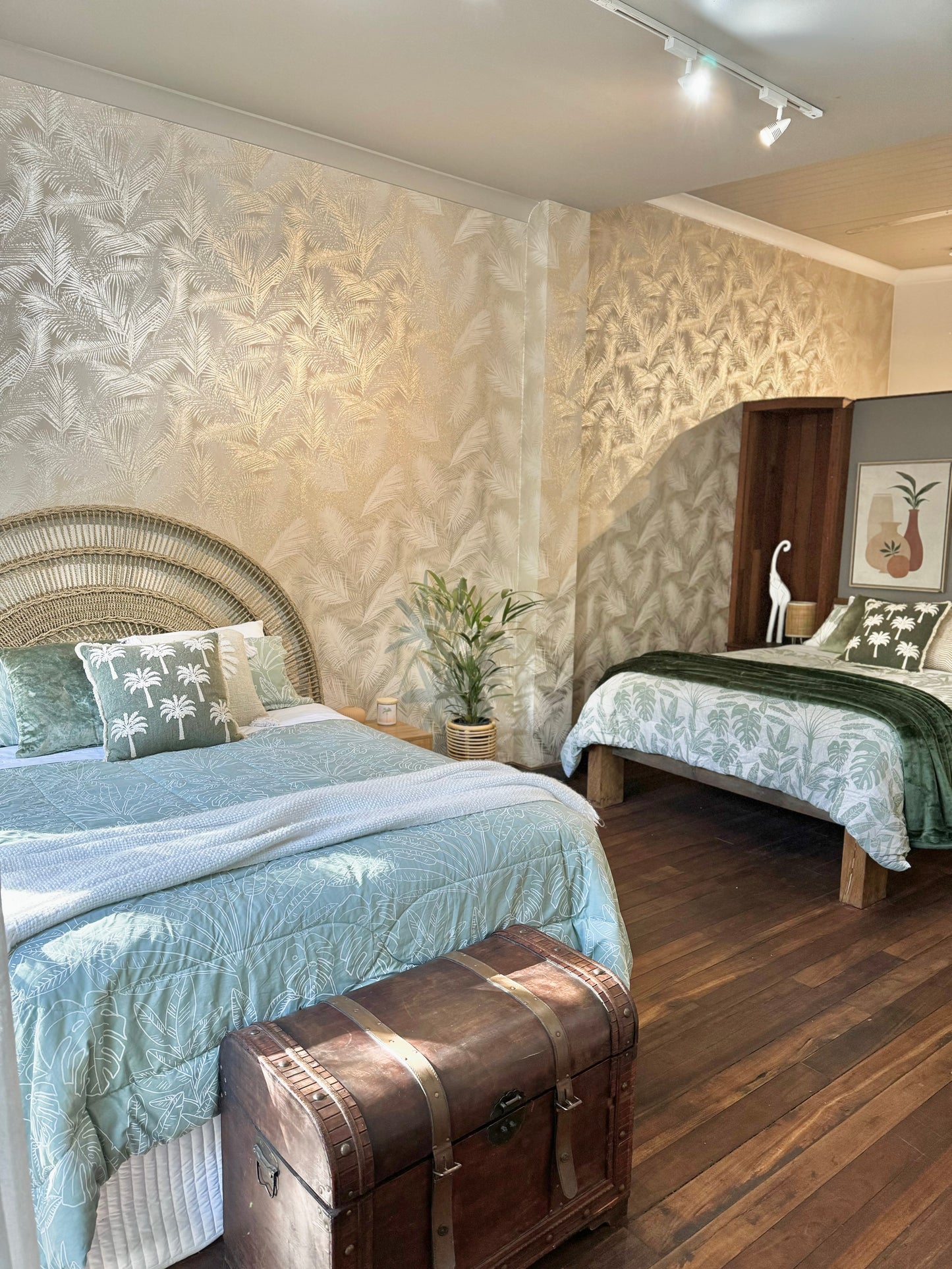 Bird of Paradise Room | Queen Bed