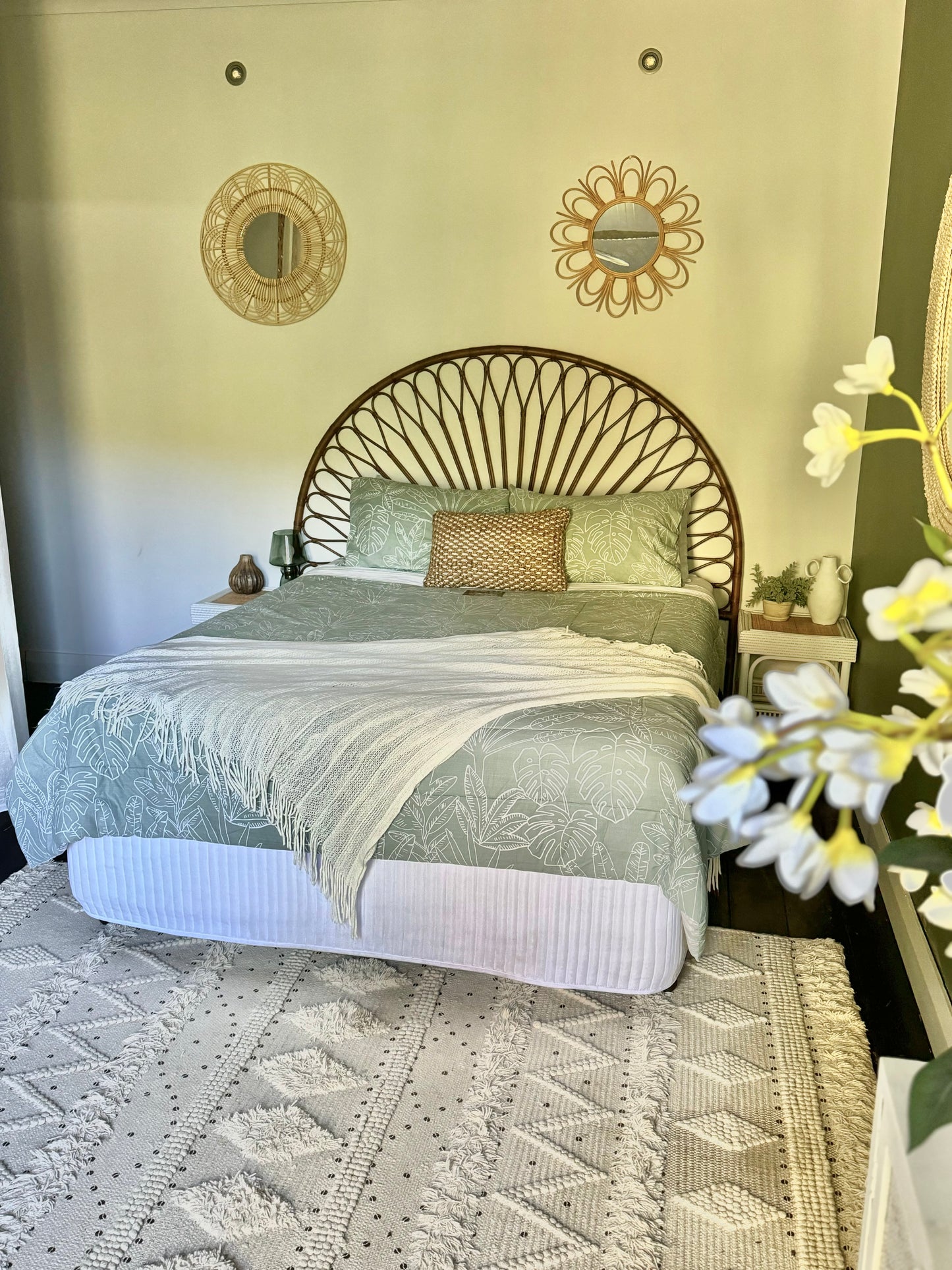 Frangipani Room | Queen Bed