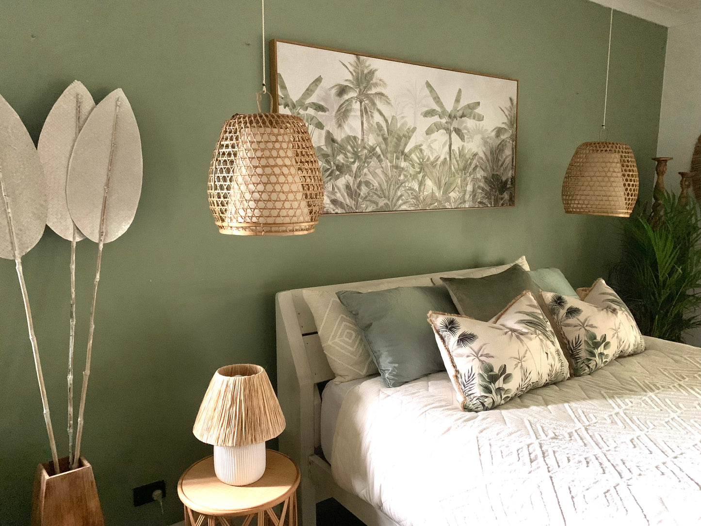 White Lotus Room | Queen Bed