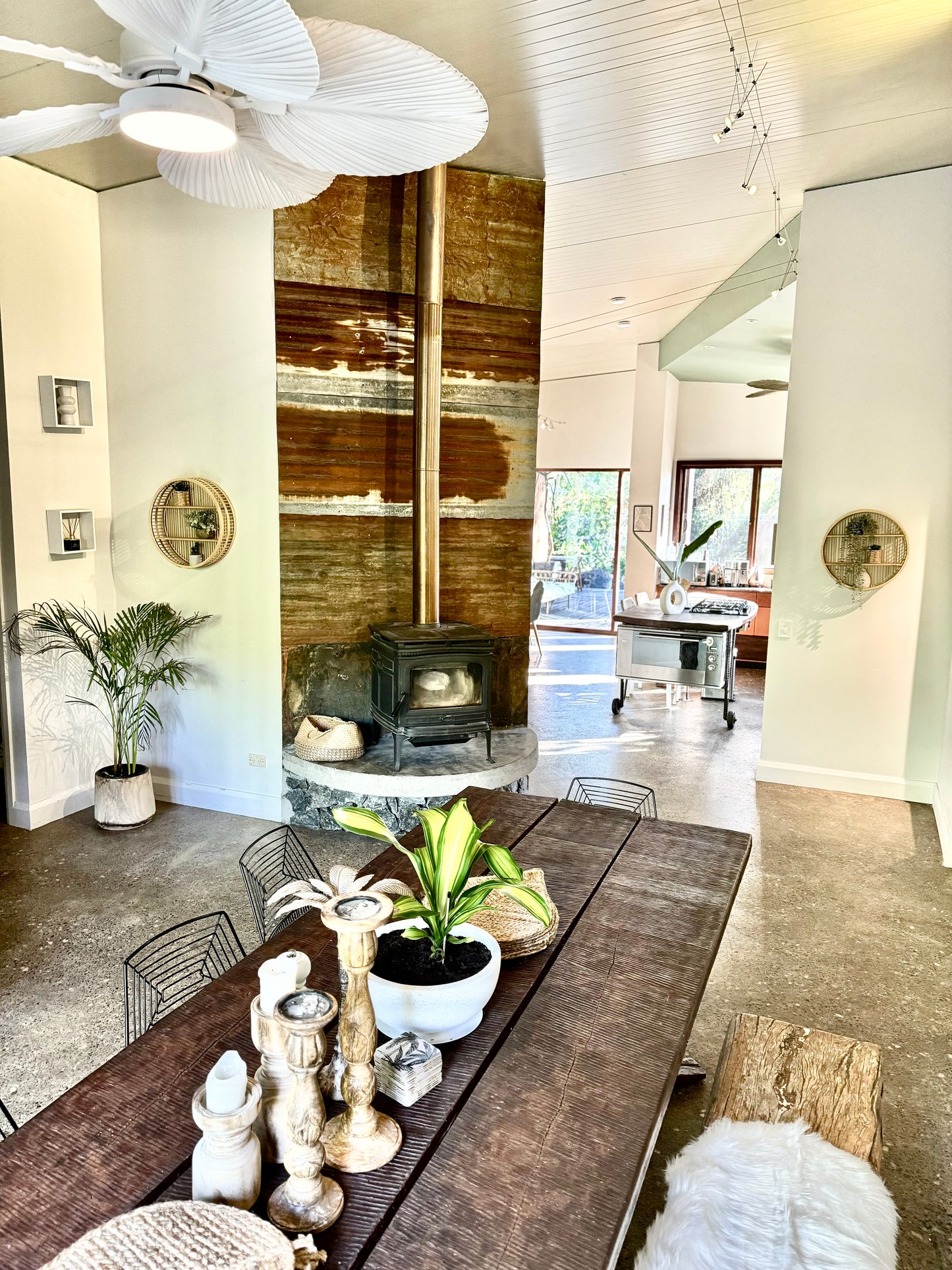 White Lotus Room | Queen Bed