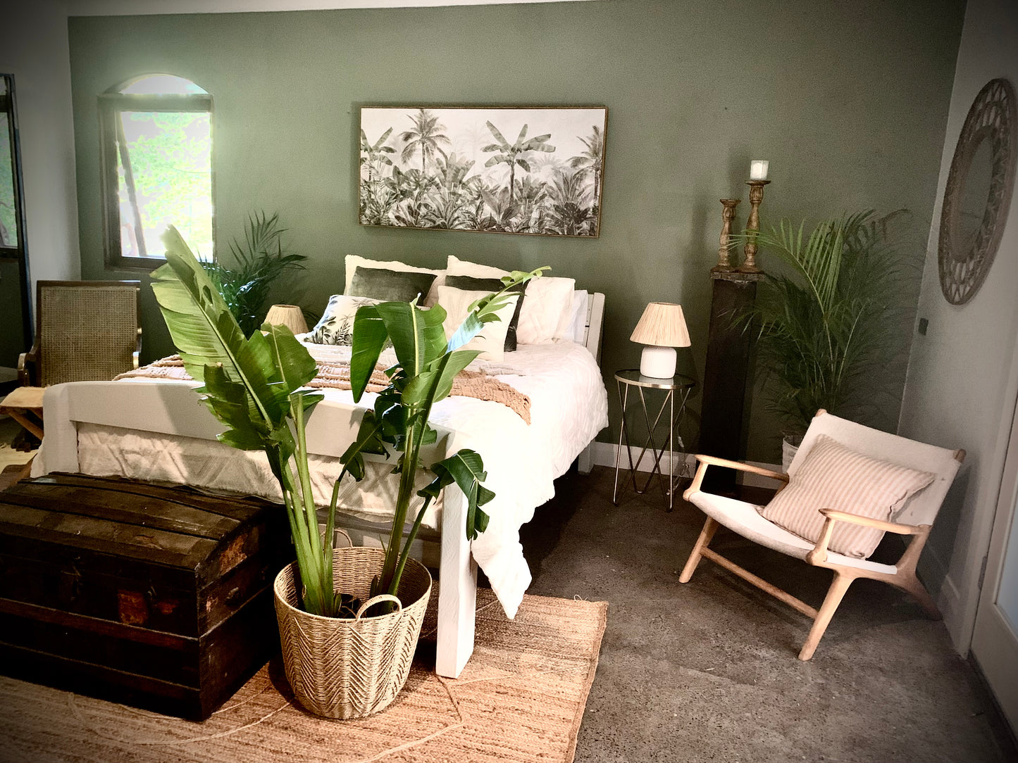 White Lotus Room | Queen Bed