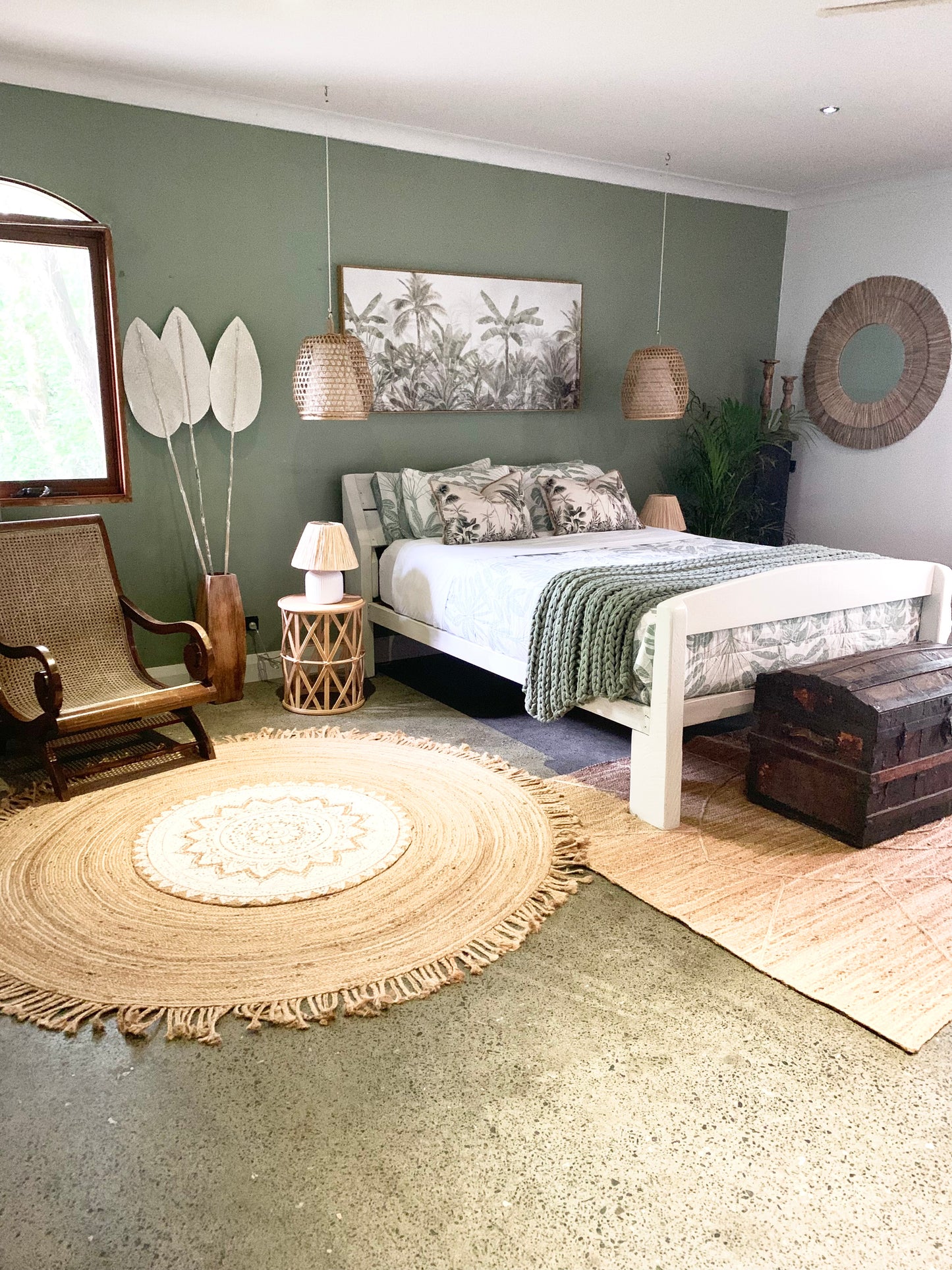 White Lotus Room | Queen Bed
